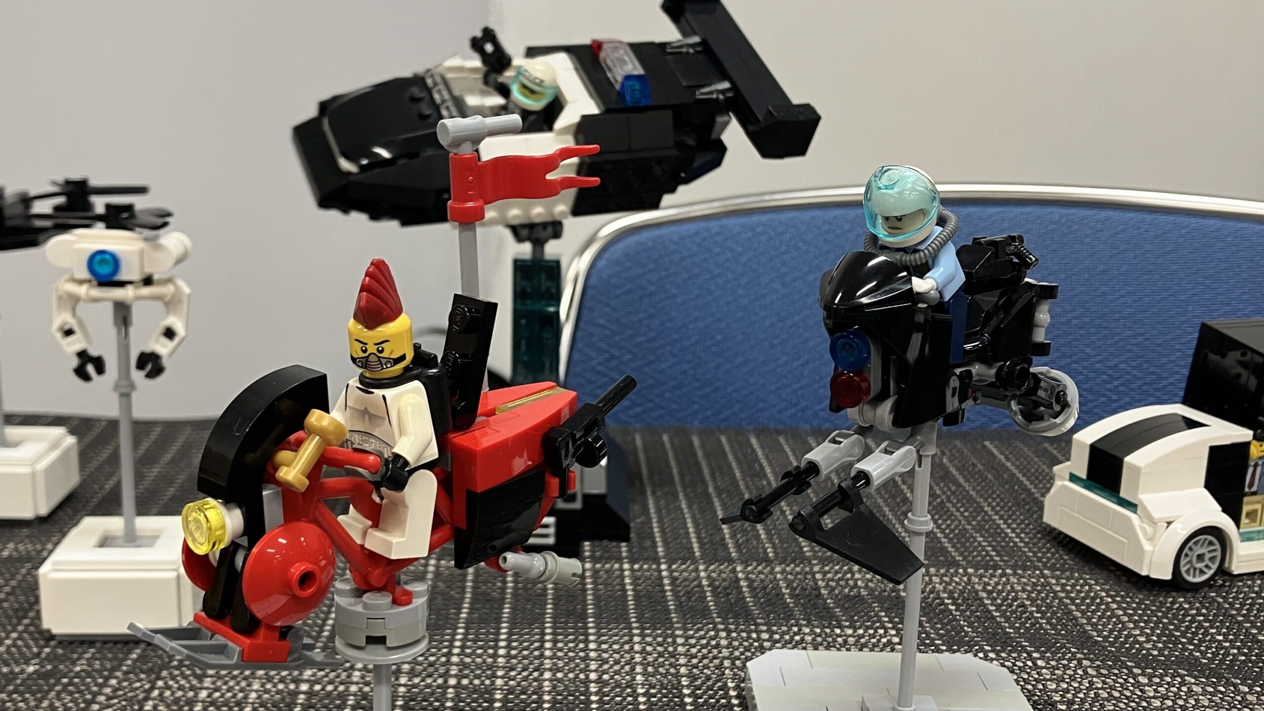 レゴ未来の暴走族と警察ホバーバイク